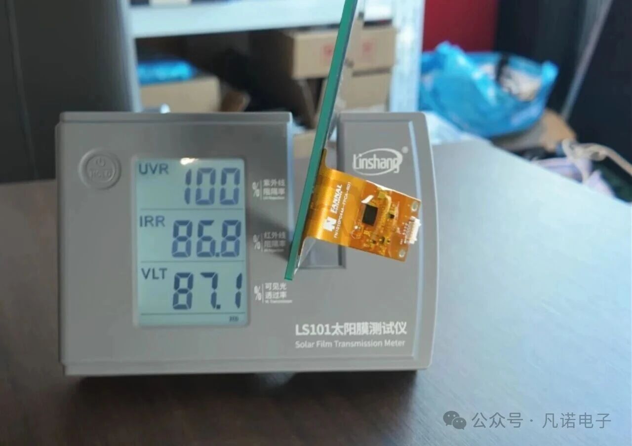 Touchscreen mit UV-Cutoff.jpg